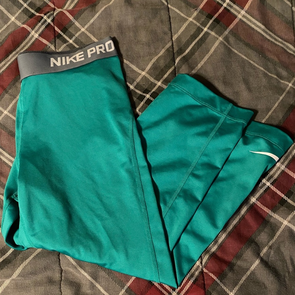nike crop leggings